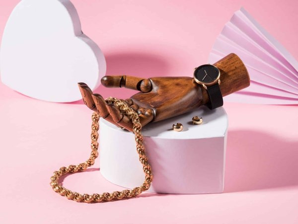 Aperçu de l'évolution des bijoux tendance à travers les décennies