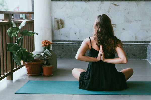 10 accessoires incontournables pour la pratique du yoga